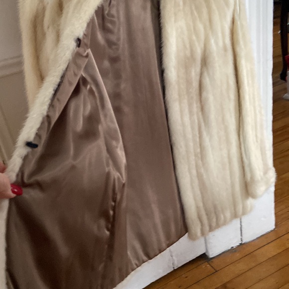 I am selling because I purchased a full length. Recycling my outerwear - Picture 3 of 3